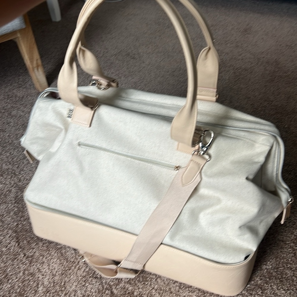 Beis Weekender with makeup bag